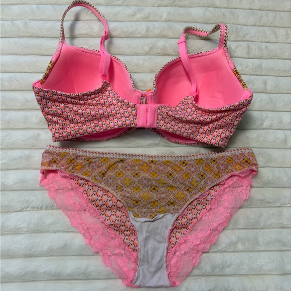 Victoria's Secret Pink and Orange Patterned Bra Set - Picture 2 of 4